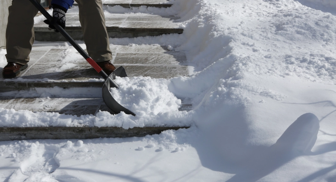 Pelletage manuel des marches copy